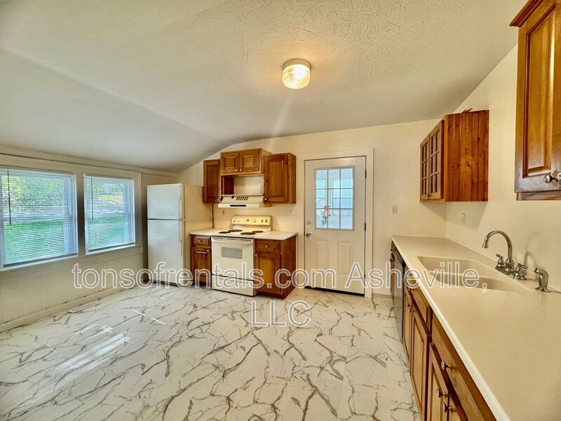 Welcome to 121 Oakdale Street, a charming 2-bedroom, 1-bathroom apartment located in the beautiful city of Brevard, NC. property image