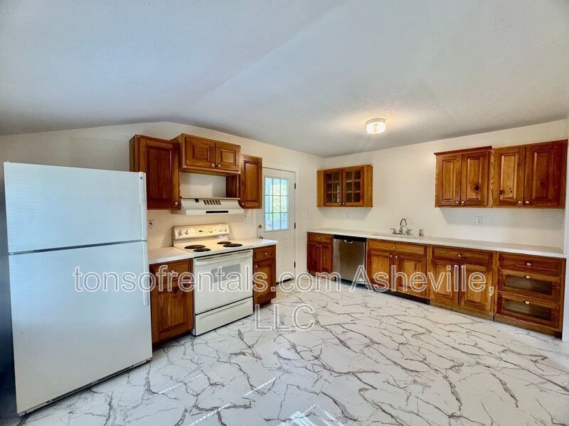 Welcome to 121 Oakdale Street, a charming 2-bedroom, 1-bathroom apartment located in the beautiful city of Brevard, NC. property image