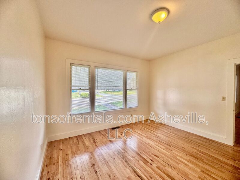 Welcome to 121 Oakdale Street, a charming 2-bedroom, 1-bathroom apartment located in the beautiful city of Brevard, NC. property image