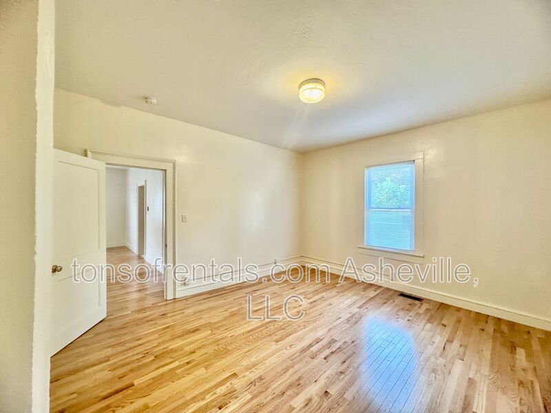 Welcome to 121 Oakdale Street, a charming 2-bedroom, 1-bathroom apartment located in the beautiful city of Brevard, NC. property image