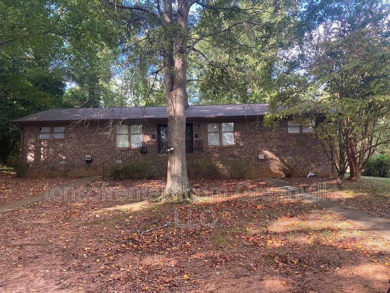 Nice 2 bedroom, 2 bath duplex on the Westside property image