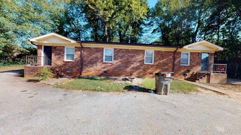 2 bedroom duplex off Poinsett Hwy! property image