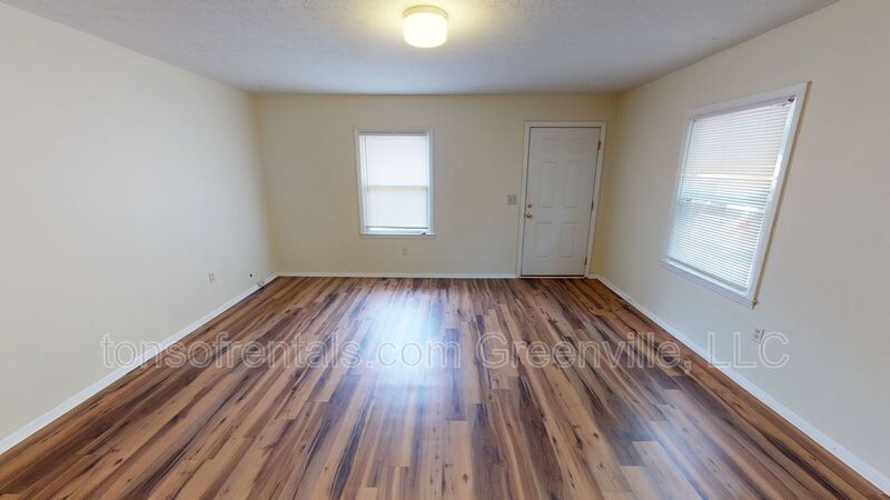 2 bedroom duplex off Poinsett Hwy! property image