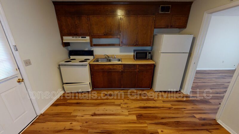 2 bedroom duplex off Poinsett Hwy! property image