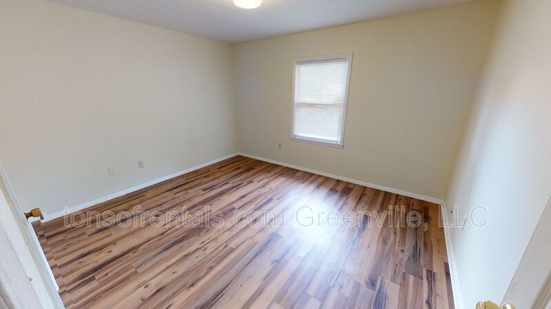 2 bedroom duplex off Poinsett Hwy! property image