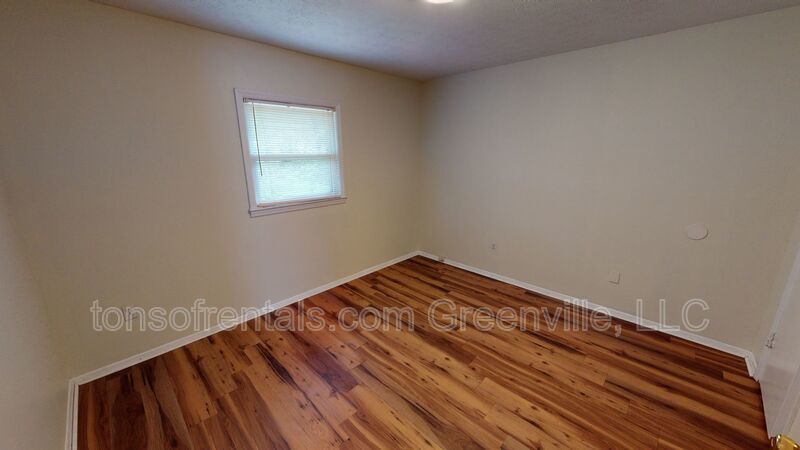 2 bedroom duplex off Poinsett Hwy! property image
