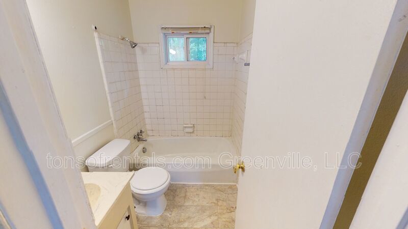 2 bedroom duplex off Poinsett Hwy! property image