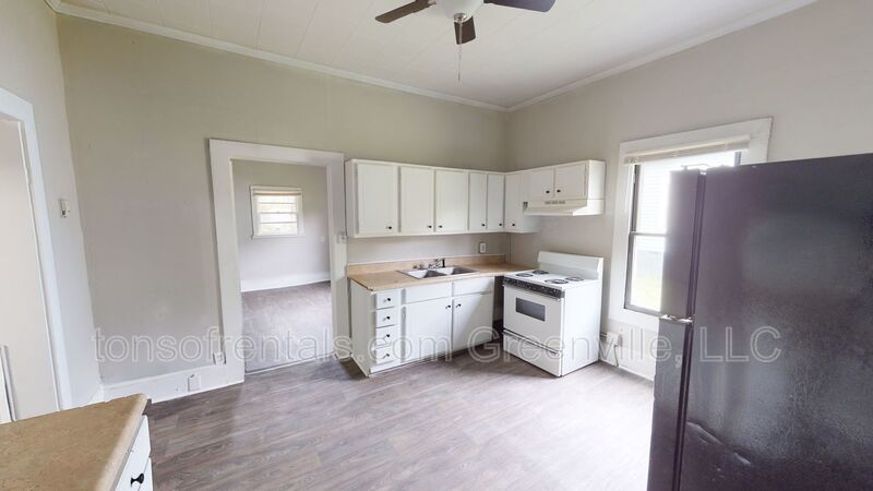 3 bedroom, 1 home on the Northside property image