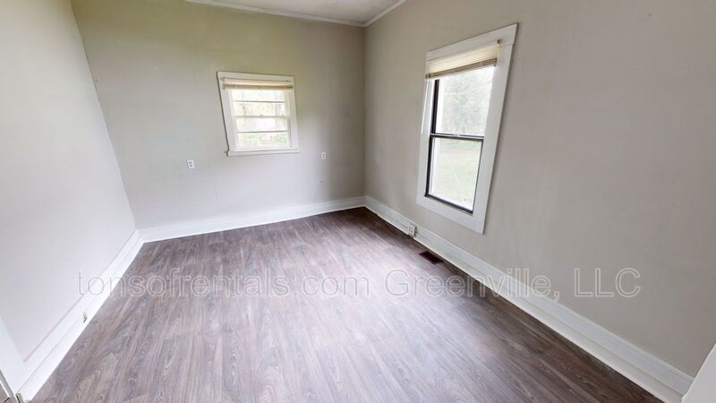 3 bedroom, 1 home on the Northside property image