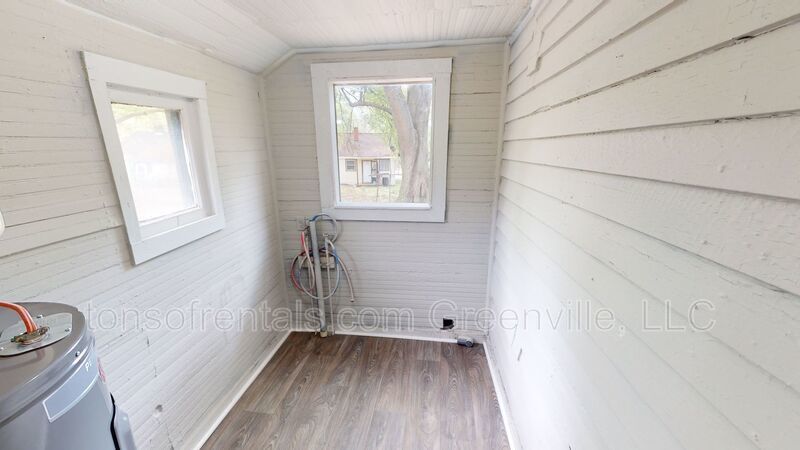 3 bedroom, 1 home on the Northside property image