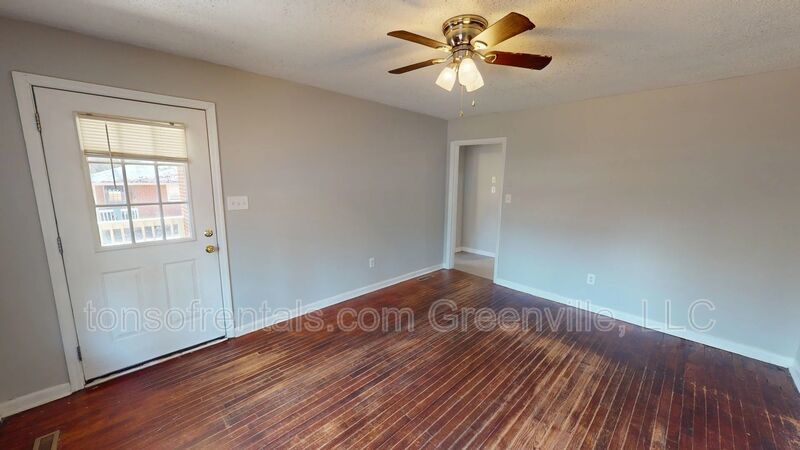 Spacious 3 bedroom in quiet location of Spartanburg! property image