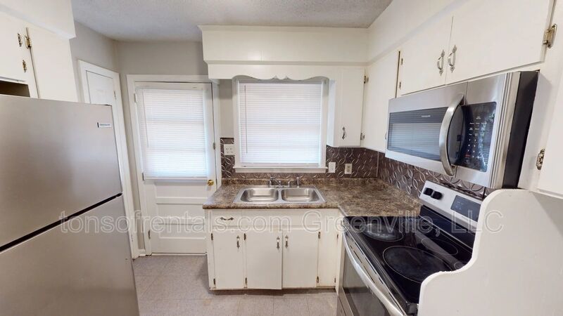 Spacious 3 bedroom in quiet location of Spartanburg! property image