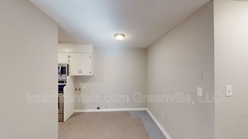 Spacious 3 bedroom in quiet location of Spartanburg! property image