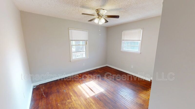 Spacious 3 bedroom in quiet location of Spartanburg! property image