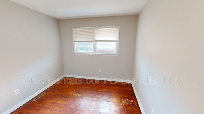 Spacious 3 bedroom in quiet location of Spartanburg! property image
