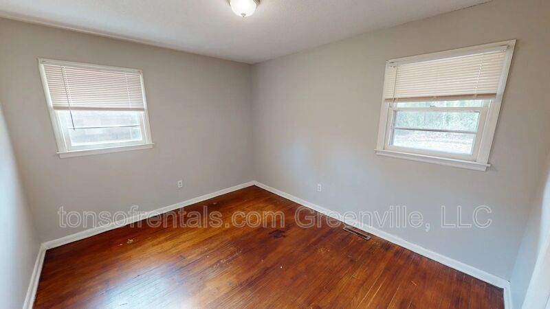 Spacious 3 bedroom in quiet location of Spartanburg! property image