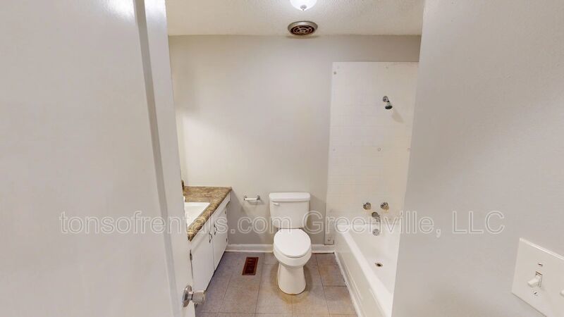 Spacious 3 bedroom in quiet location of Spartanburg! property image
