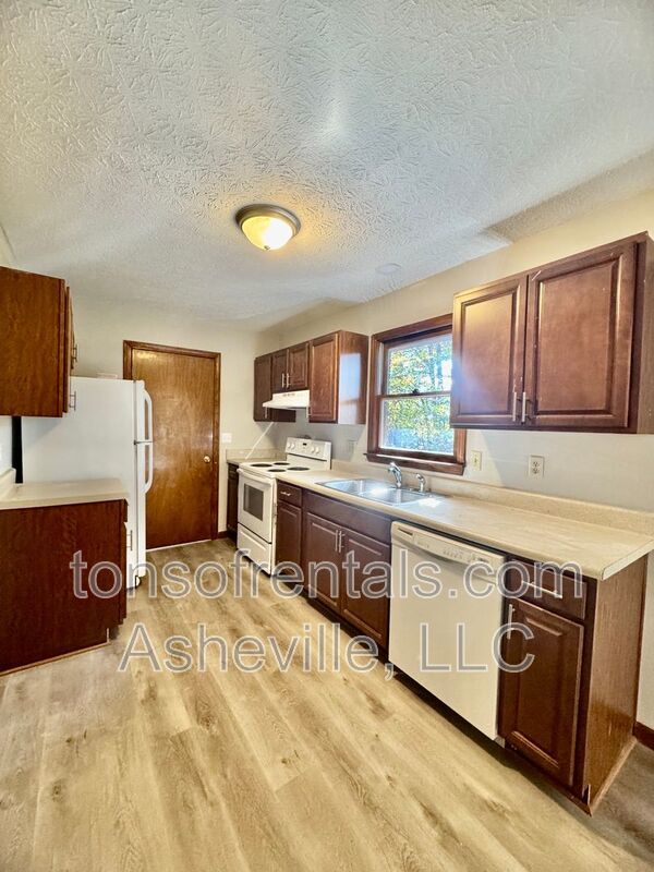 Welcome to 136 Atwood Drive, a charming 3-bedroom, 2-bathroom single-family home nestled in the heart of Hendersonville, NC! property image