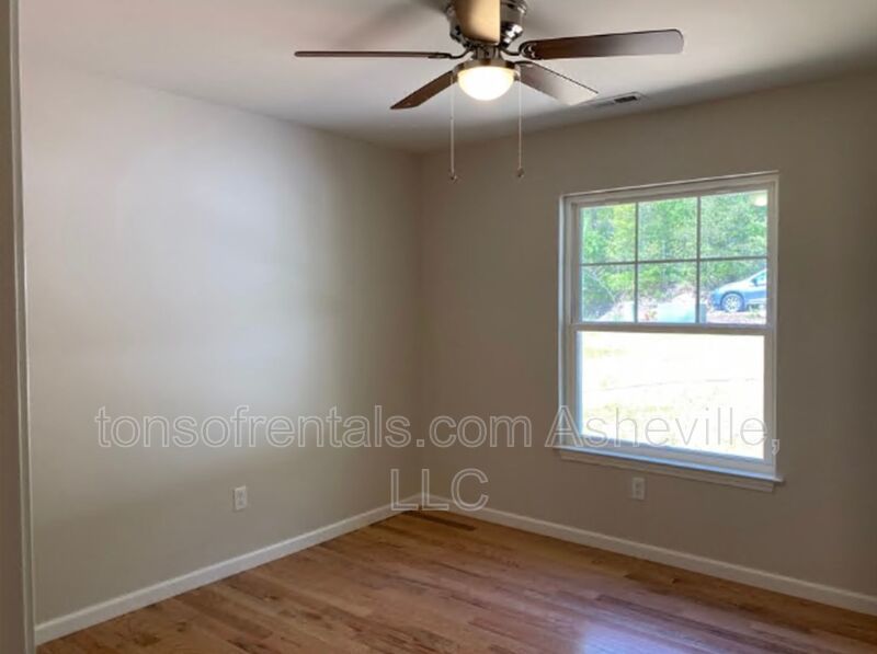 Welcome to this beautiful single level home located in Hendersonville, NC. This spacious home features 3 bedrooms and 2 full bathrooms, providing ample space for comfortable living. property image