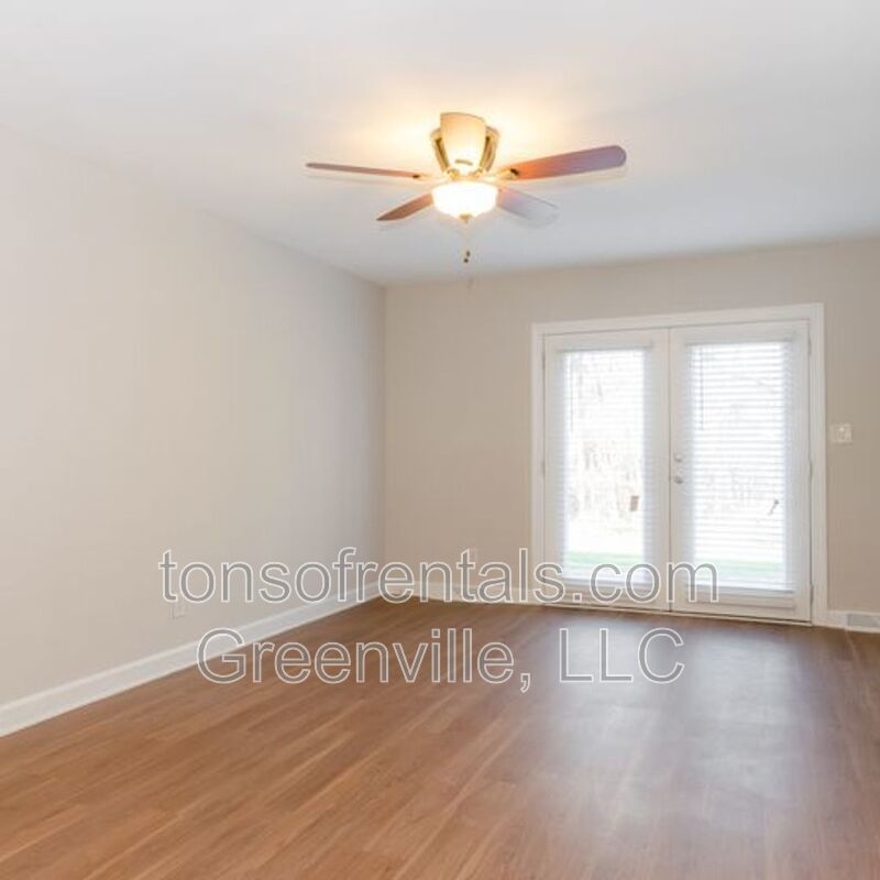 Beautiful townhome in great location of Greer SC! property image