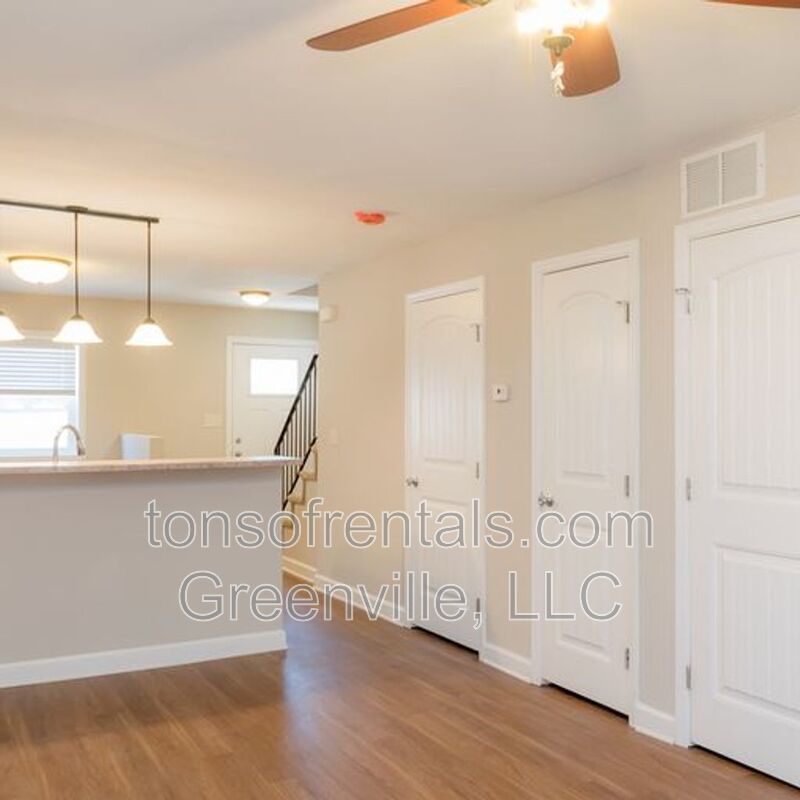 Beautiful townhome in great location of Greer SC! property image