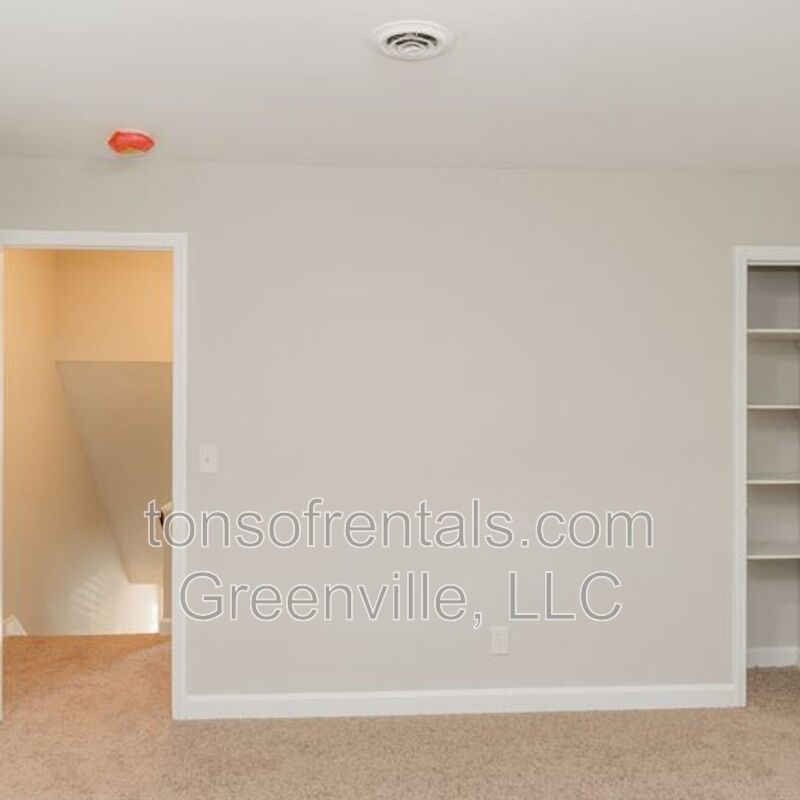 Beautiful townhome in great location of Greer SC! property image