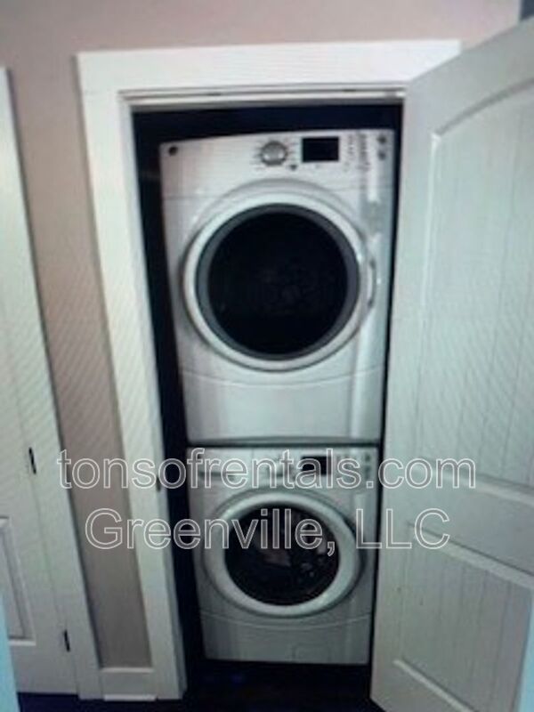 Beautiful townhome in great location of Greer SC! property image