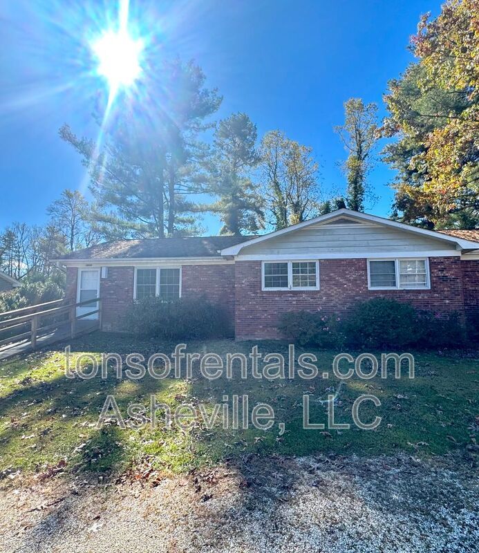 Welcome to this charming 2-bedroom, 1 bathroom duplex located in the heart of Hendersonville, NC. property image