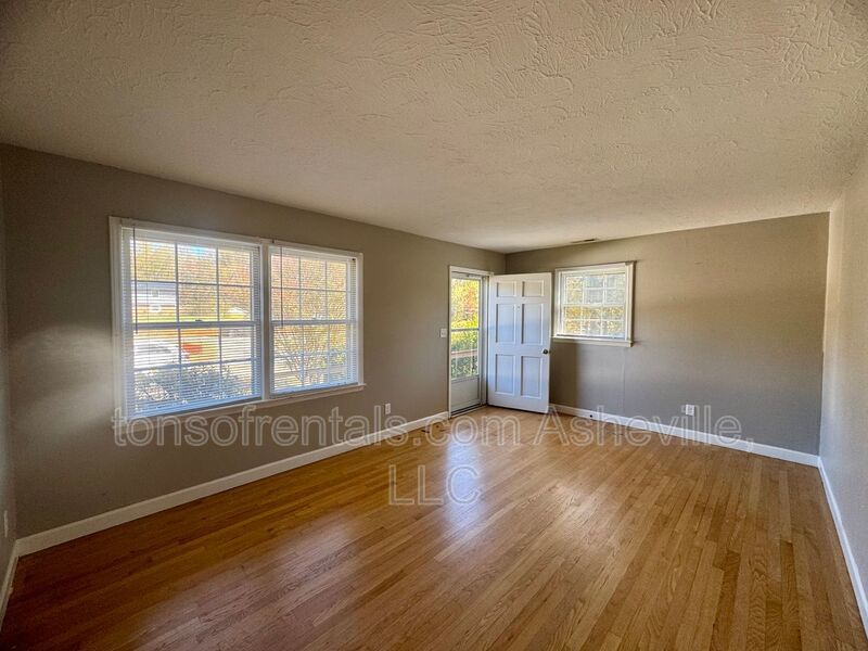 Welcome to this charming 2-bedroom, 1 bathroom duplex located in the heart of Hendersonville, NC. property image