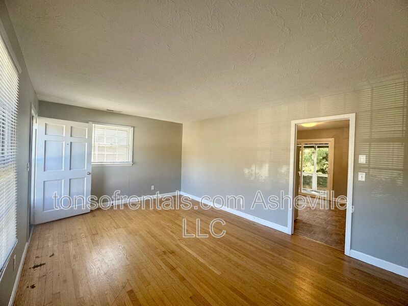 Welcome to this charming 2-bedroom, 1 bathroom duplex located in the heart of Hendersonville, NC. property image