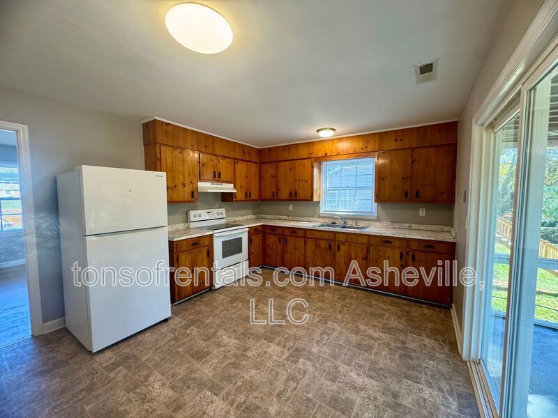 Welcome to this charming 2-bedroom, 1 bathroom duplex located in the heart of Hendersonville, NC. property image