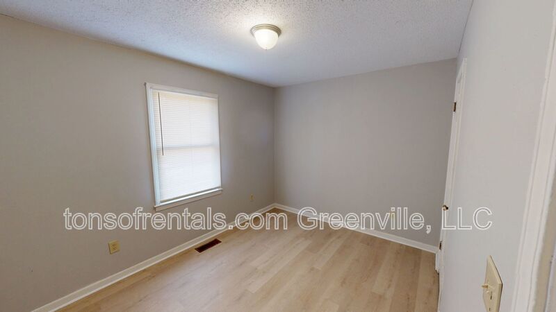 Nice 3 bedroom 2 bath duplex in Greenville property image