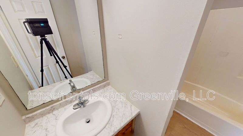 Nice 3 bedroom 2 bath duplex in Greenville property image