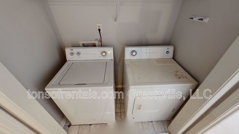 Nice 3 bedroom 2 bath duplex in Greenville property image