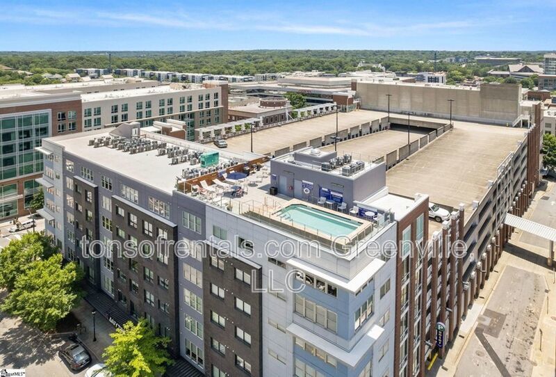 Beautiful downtown condo with garage parking and rooftop pool! property image
