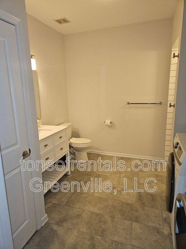 Beautiful downtown condo with garage parking and rooftop pool! property image