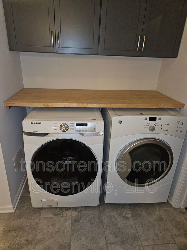 Beautiful downtown condo with garage parking and rooftop pool! property image