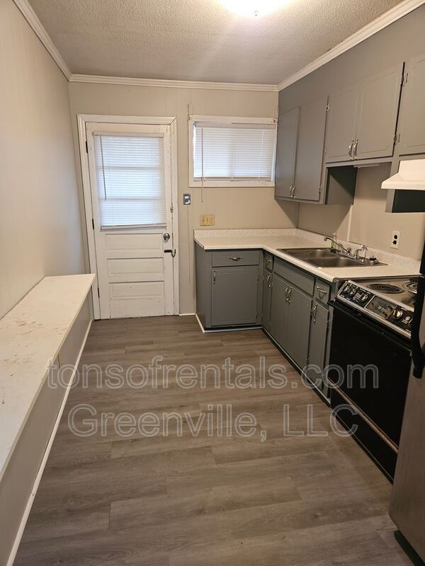Cute 2 bedroom, 1 bath triplex in Mauldin property image