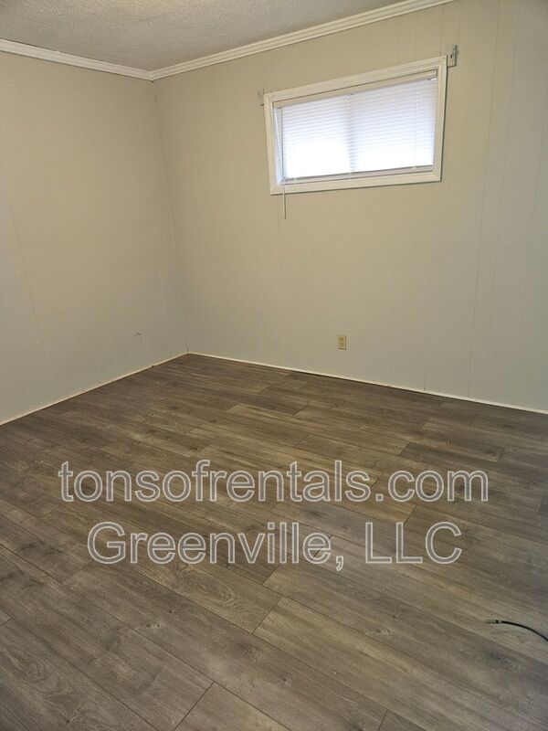 Cute 2 bedroom, 1 bath triplex in Mauldin property image