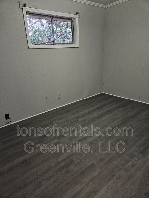 Cute 2 bedroom, 1 bath triplex in Mauldin property image