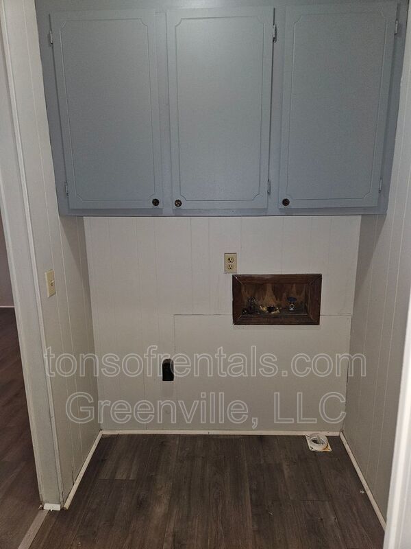 Cute 2 bedroom, 1 bath triplex in Mauldin property image