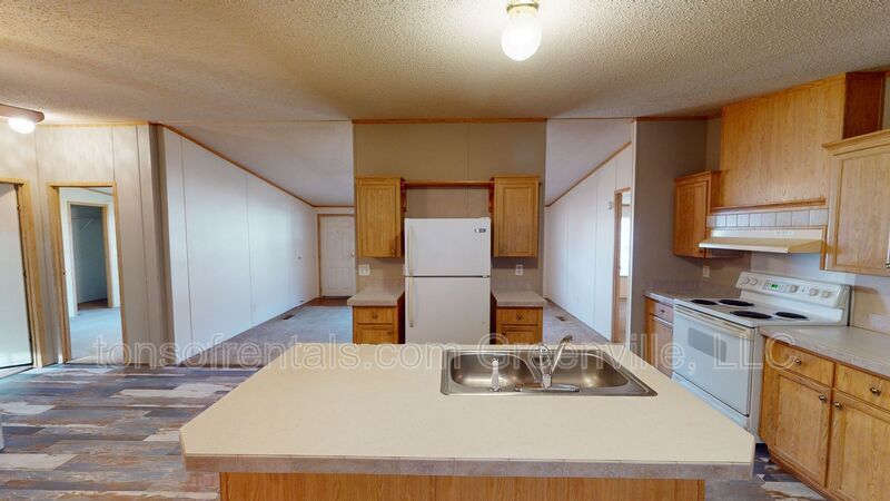 Super spacious home with Jacuzzi! property image