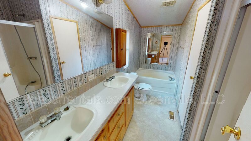 Super spacious home with Jacuzzi! property image