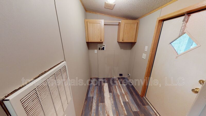 Super spacious home with Jacuzzi! property image