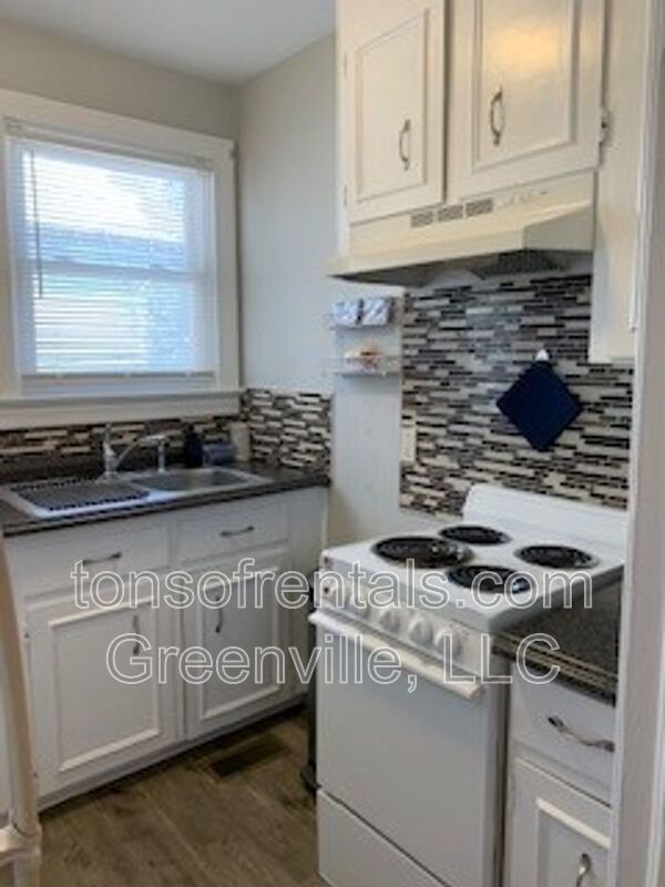 Fully furnished 1 bedroom 1 bath duplex style home in great location! property image