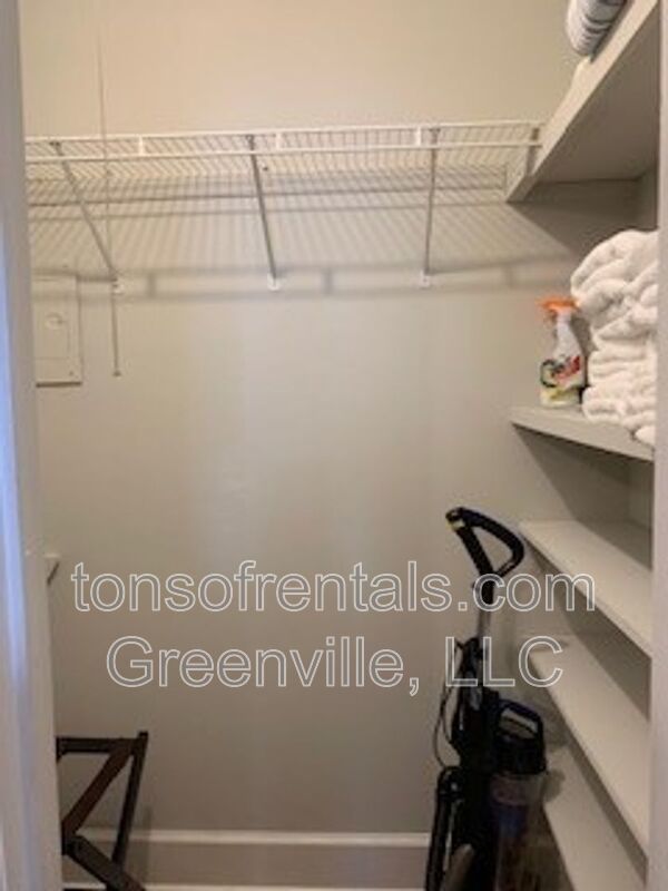 Fully furnished 1 bedroom 1 bath duplex style home in great location! property image