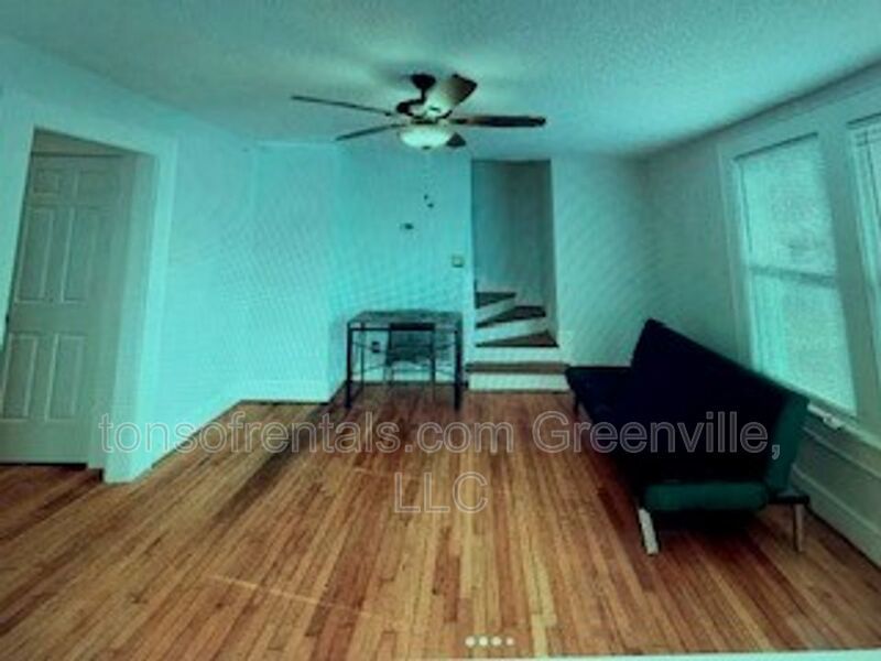 Neat 2 bedroom 2 bath townhome minutes to downtown Greenville SC! property image