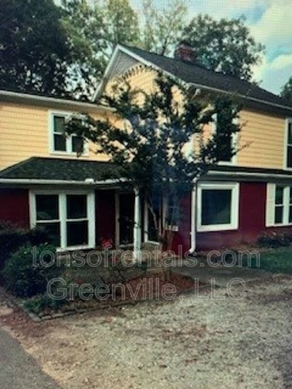 Neat 1 bedroom 2 bath home close to downtown Greenville SC! property image