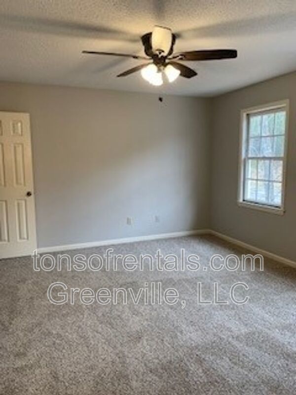 Elegant and spacious home in great area of Taylors SC! property image