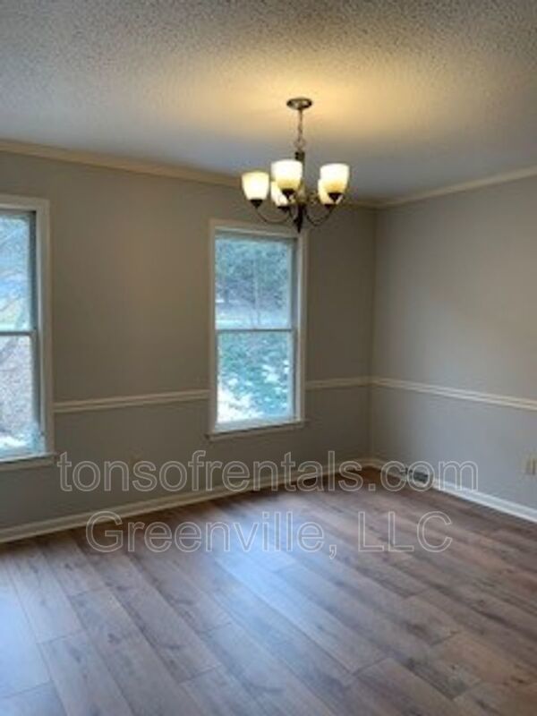 Elegant and spacious home in great area of Taylors SC! property image